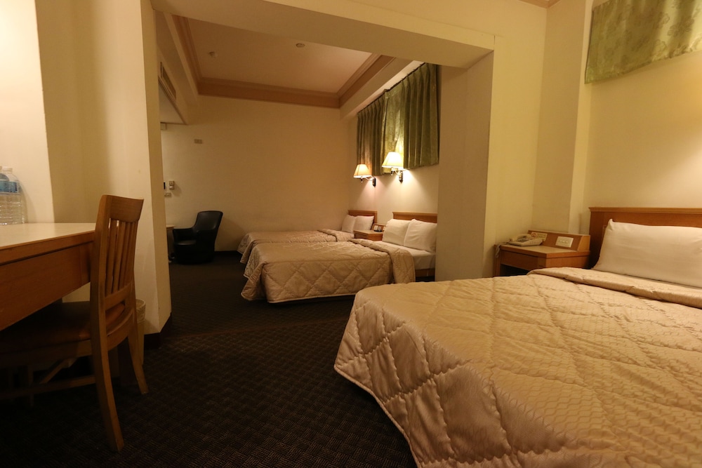 Riverside Hotel 15/50
