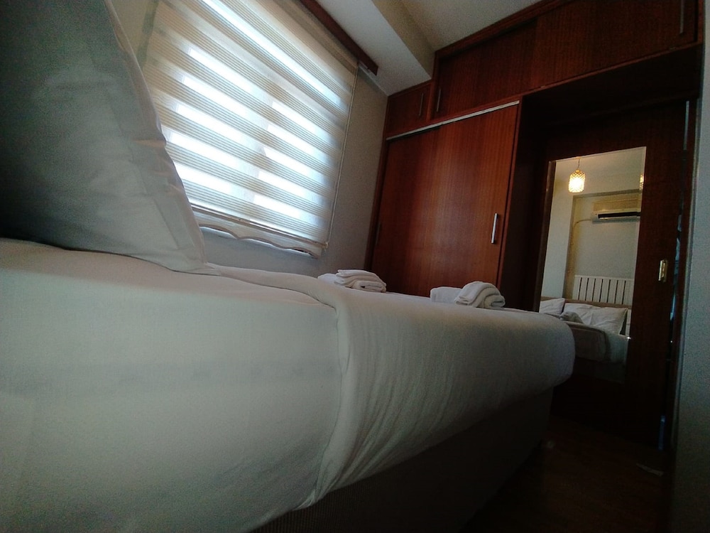 Omar Sultan Suites 10/33
