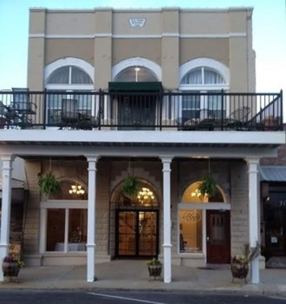 Hamilton House Inn 1/28