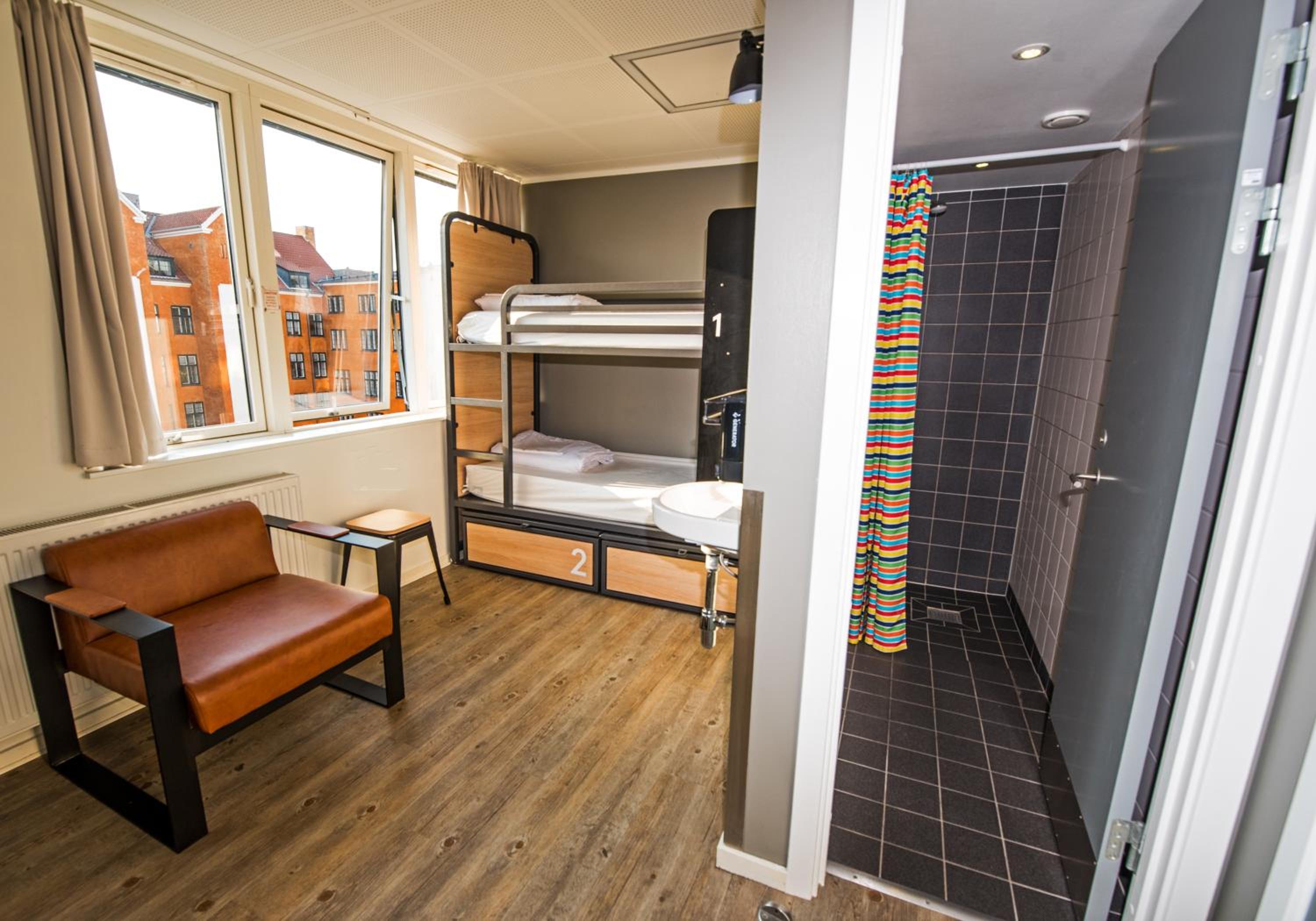 Private, Mixed Dorm, 4 Beds