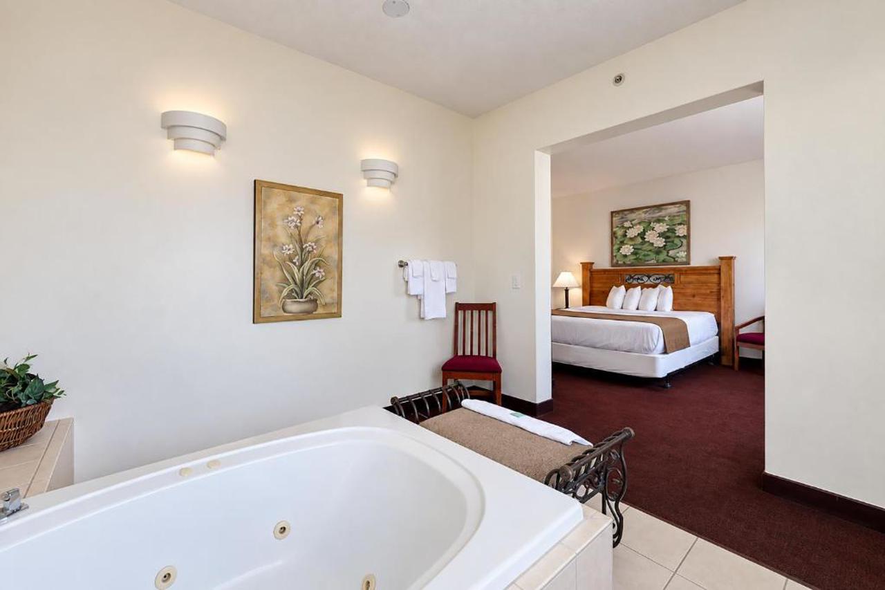 FairBridge Inn & Suites Williston, ND 32/33