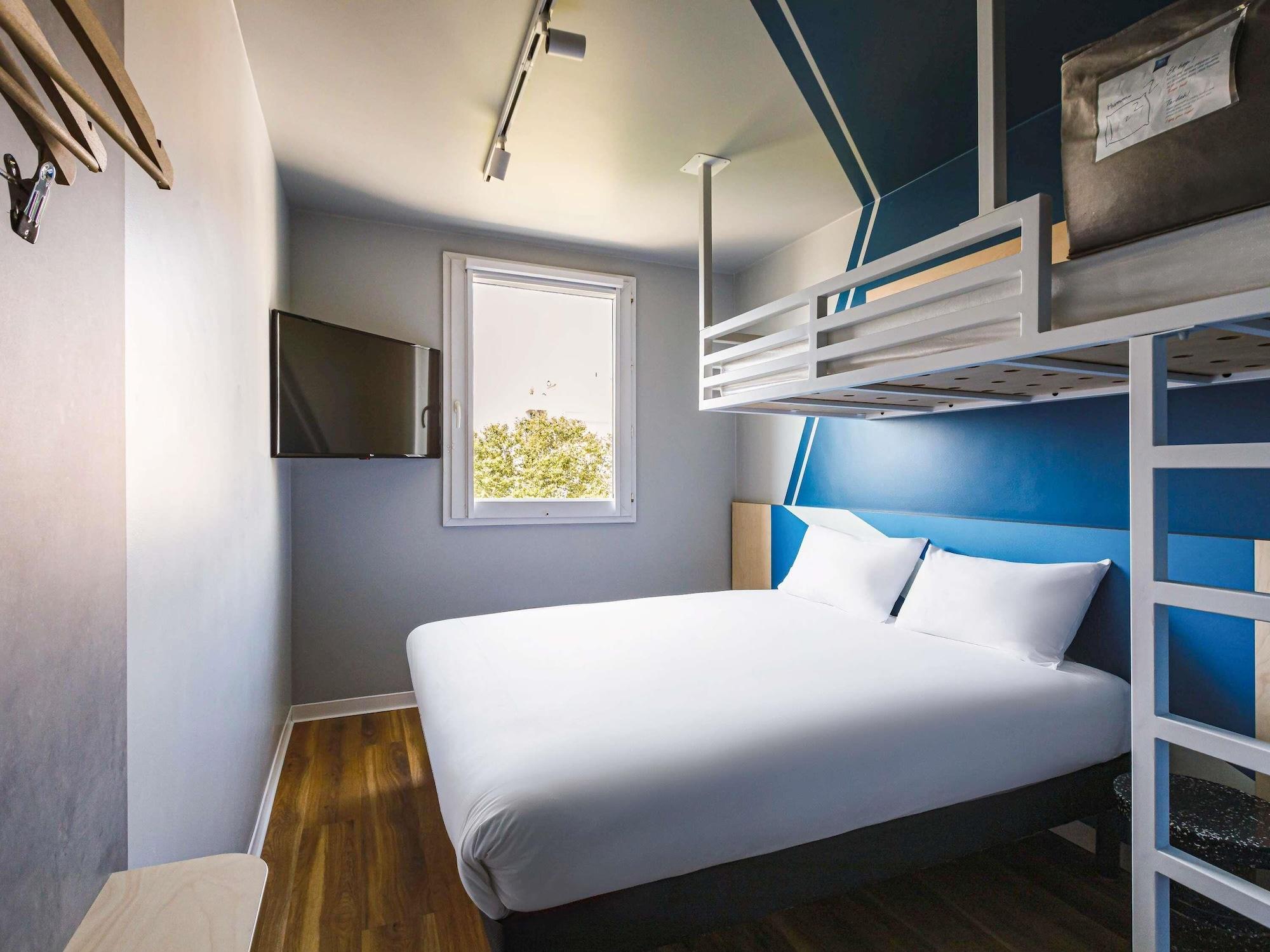 Room, Triple, Multiple Beds