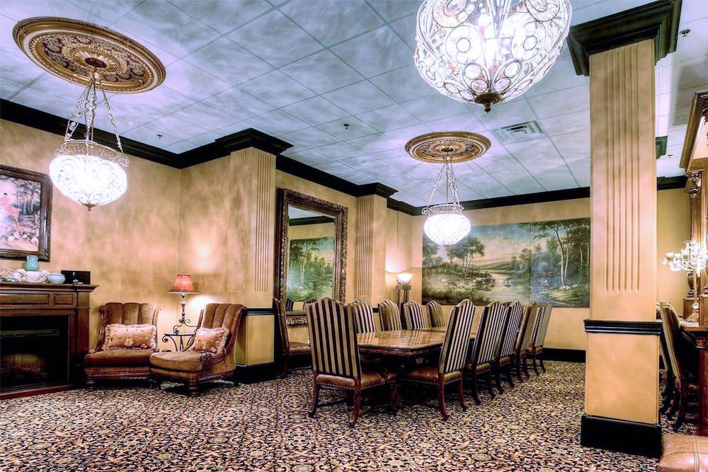 Grant Hall Hotel 74/87