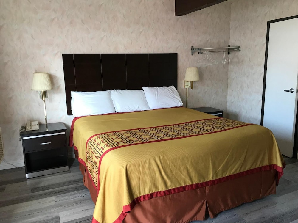 Manhattan Inn & Suites 9/24