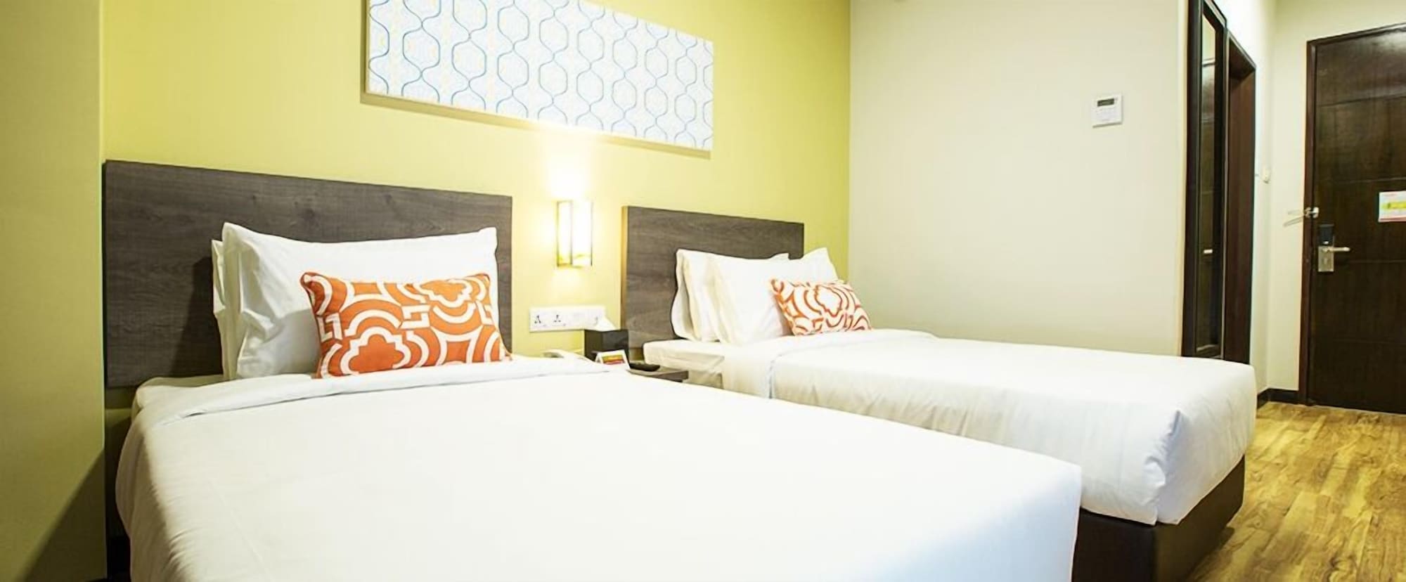 Deluxe, Twin Beds