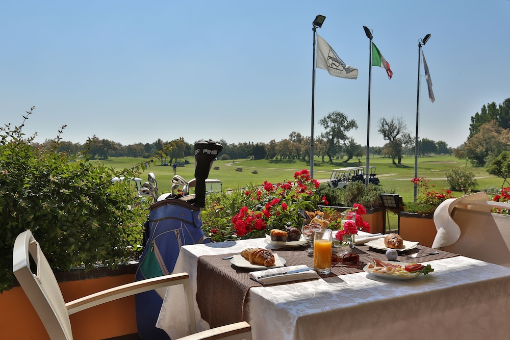 Golf Hotel 54/68