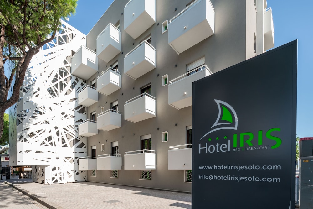 Hotel Iris 5/76
