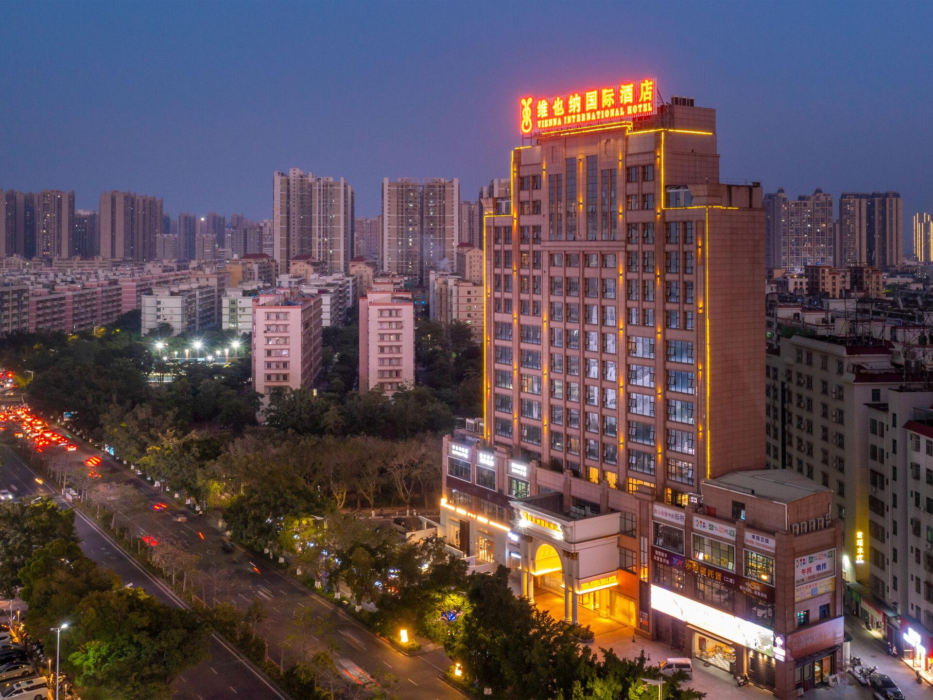 Vienna International Hotel (Maoming High-speed Railway Station) 4/57