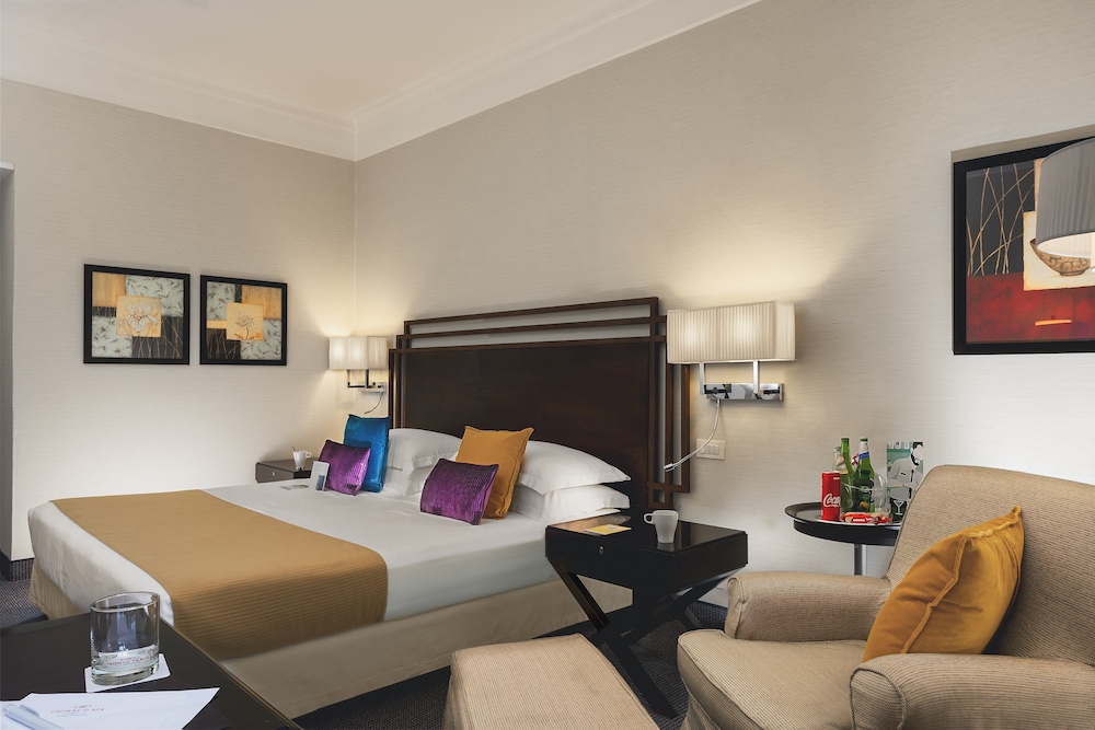 Crowne Plaza St Peter S 27/77