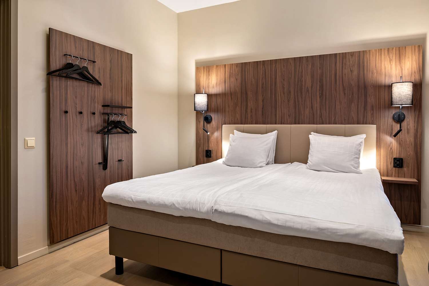 غرفة قياسية بسرير كينج