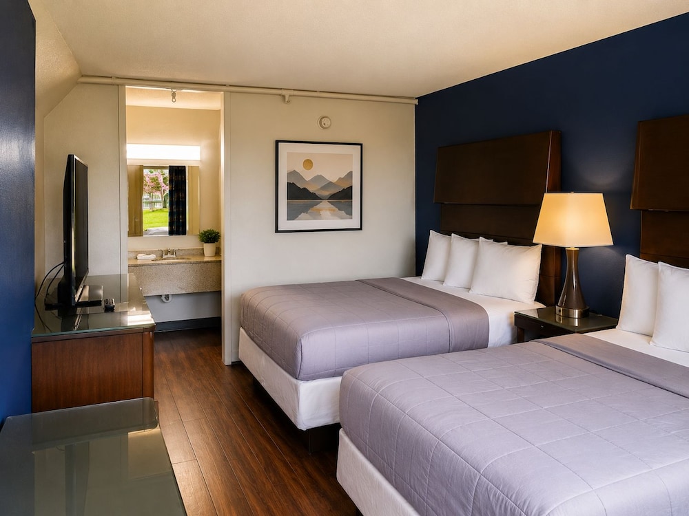 Hotel Cartersville, GA 7/50