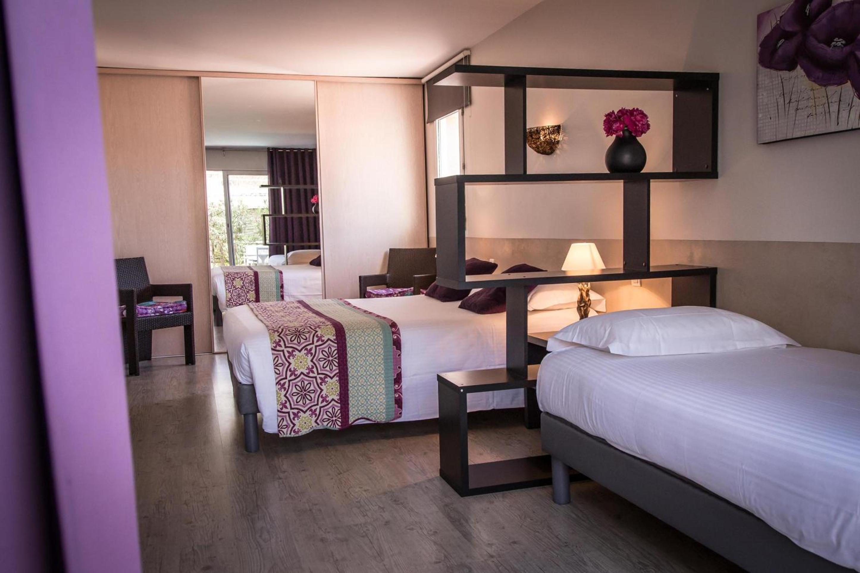 Room, Triple