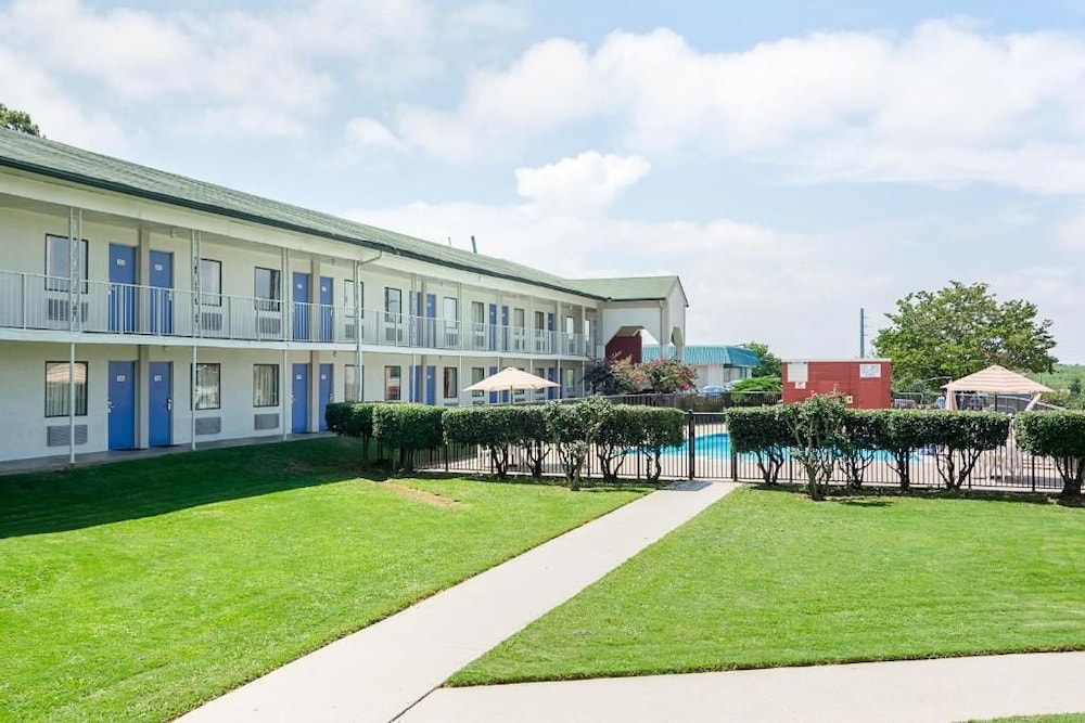 Motel6 Gainesville, GA 55/65
