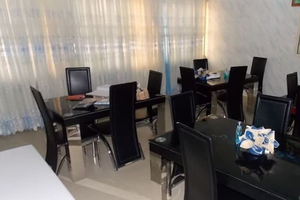 EMROSY HOTELS AND SUITES 39/50