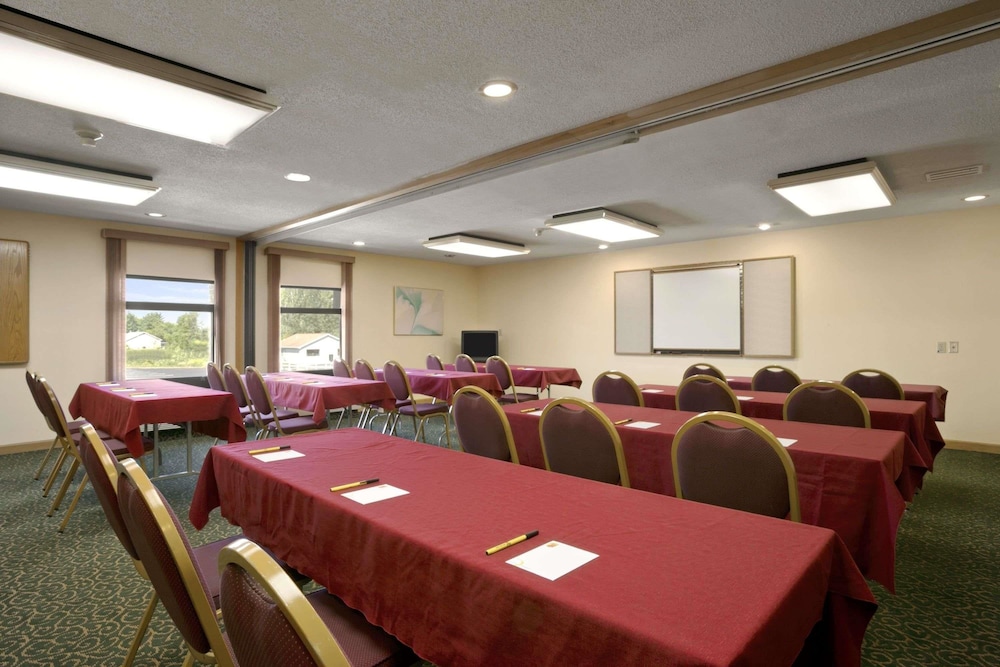 Super 8 by Wyndham Columbia City 16/19
