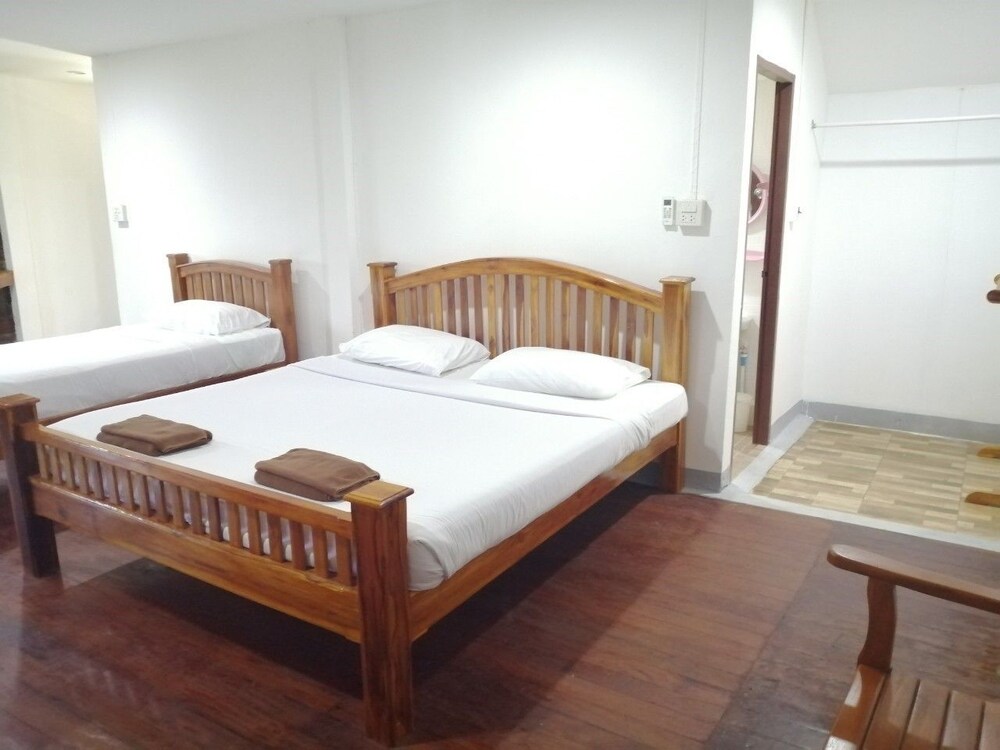 Jansom Beach Resort 9/67