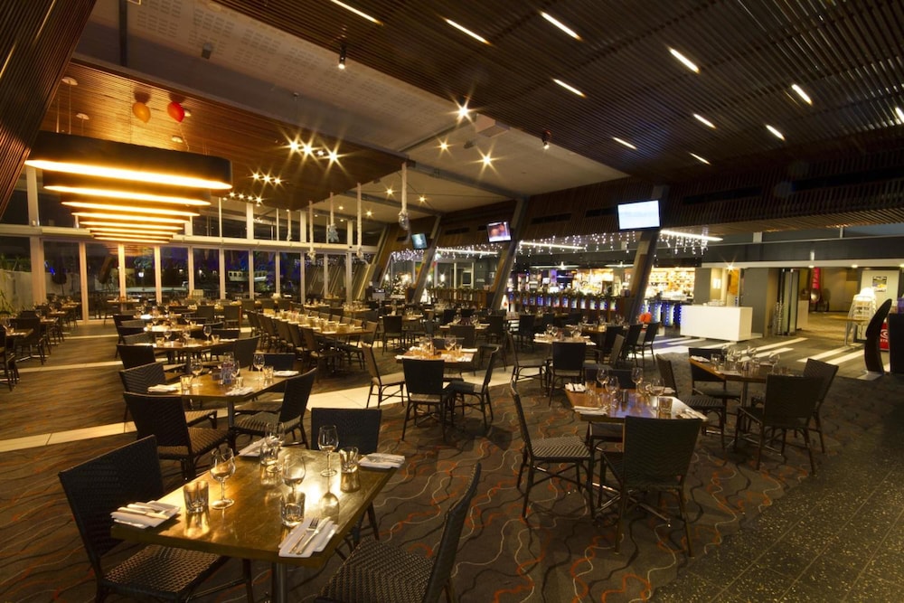CALAMVALE HOTEL SUITES AND CONFERENCE CENTRE 29/44