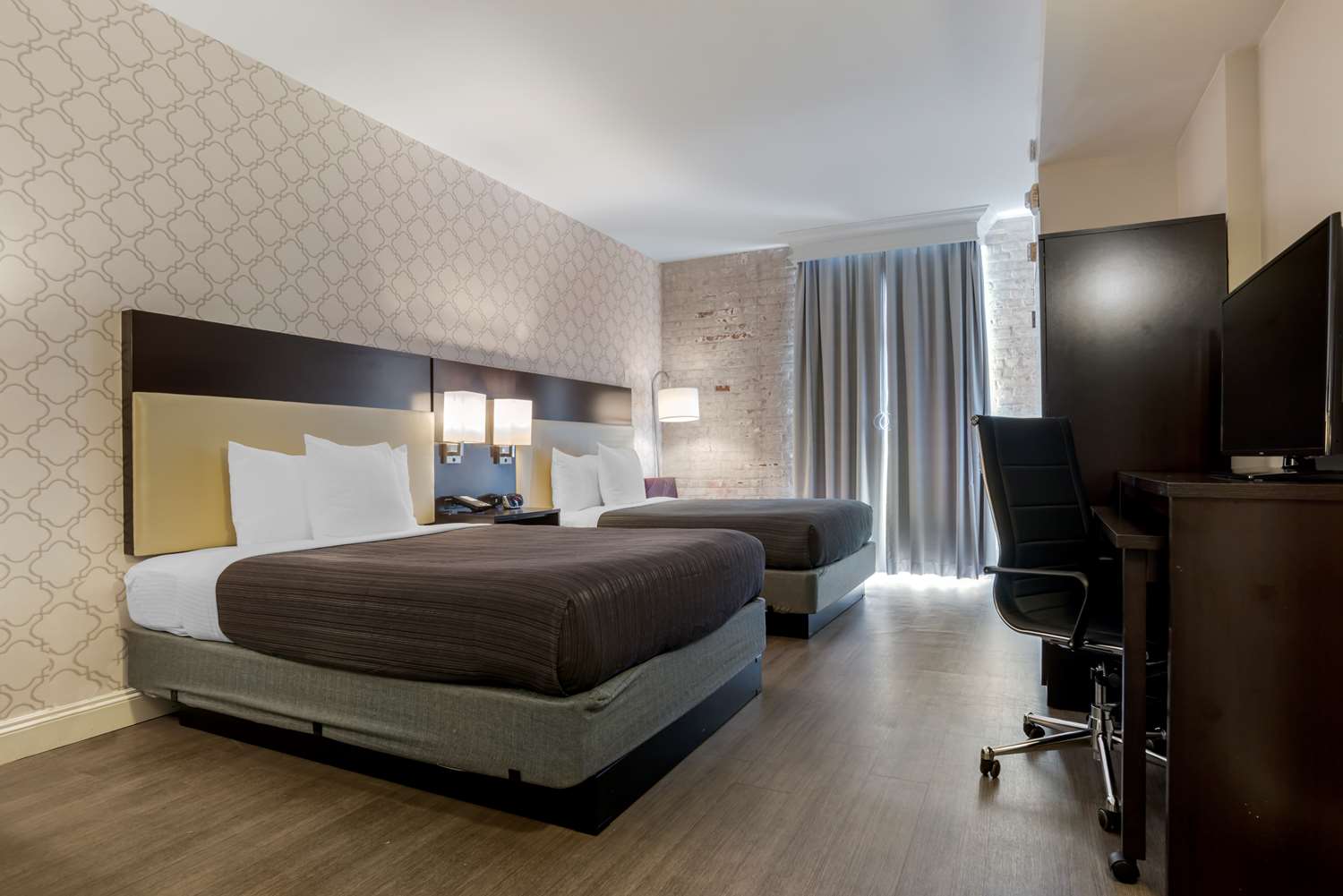 Room, 2 Double Beds, Bathtub