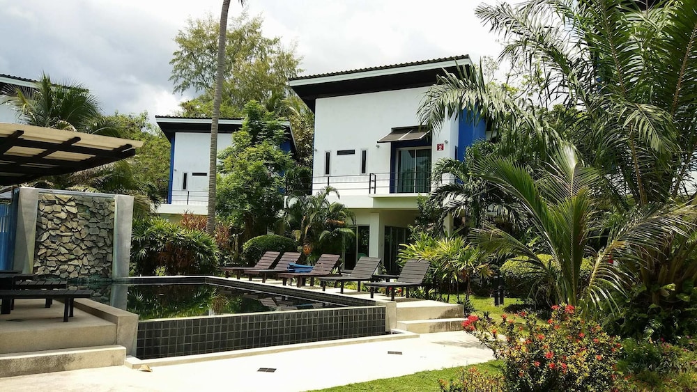 Phangan Beach Resort 7/68