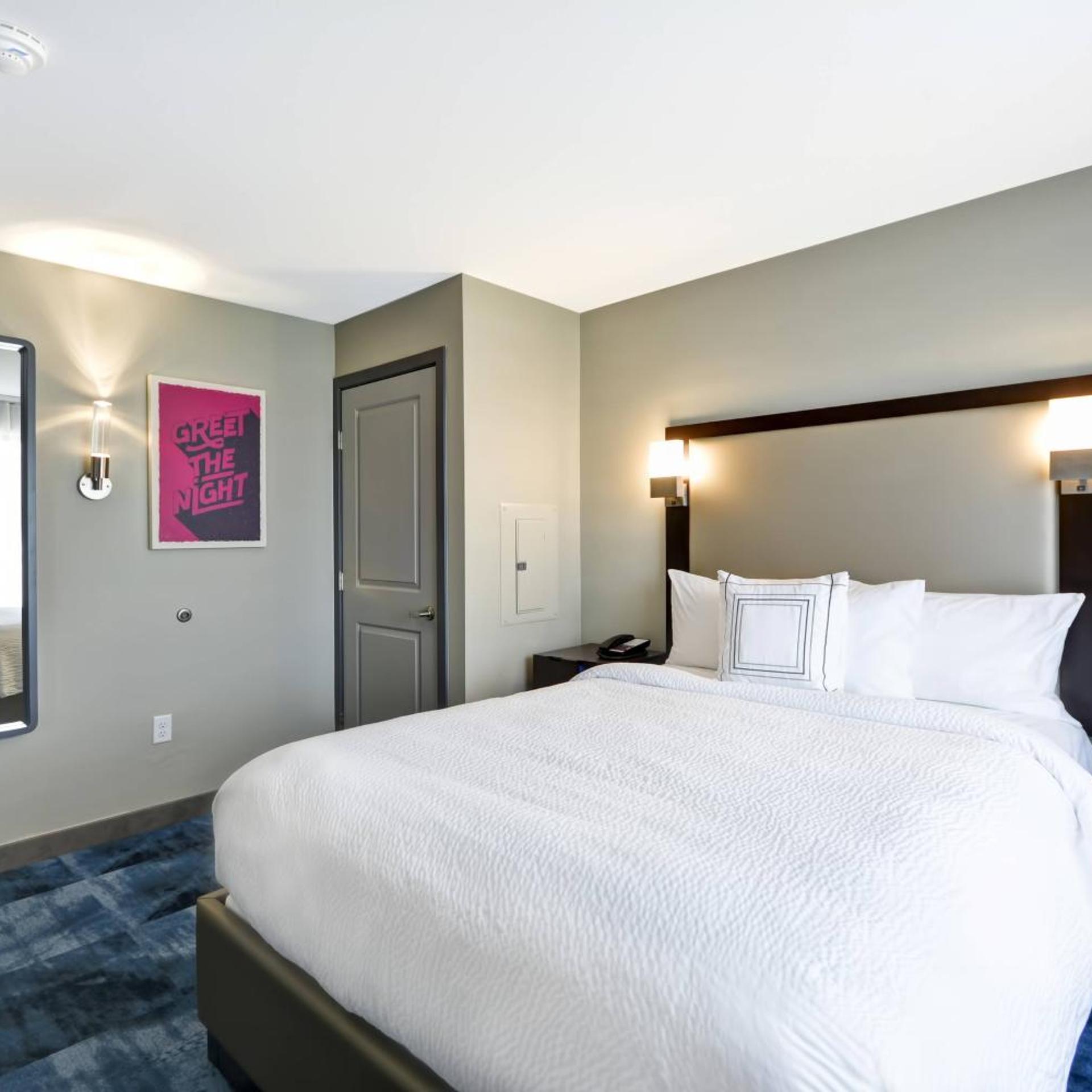 1 Bedroom, Suite, Queen Bed, Sofa, Bathtub, Accessible