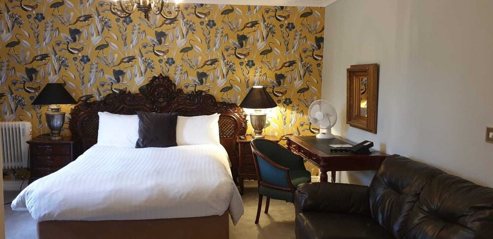 Brook Hall Hotel 20/66