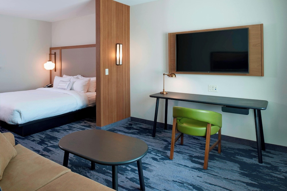 Fairfield Inn And Suites Columbus In 22/50
