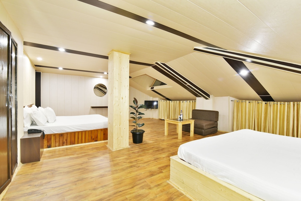 HOTEL DEVLOK 34/49