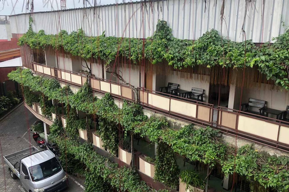 Hotel Lestari Near Lippo Plaza Mall Jember 29/36