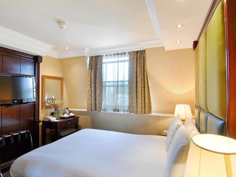 Club, 2 Double Beds