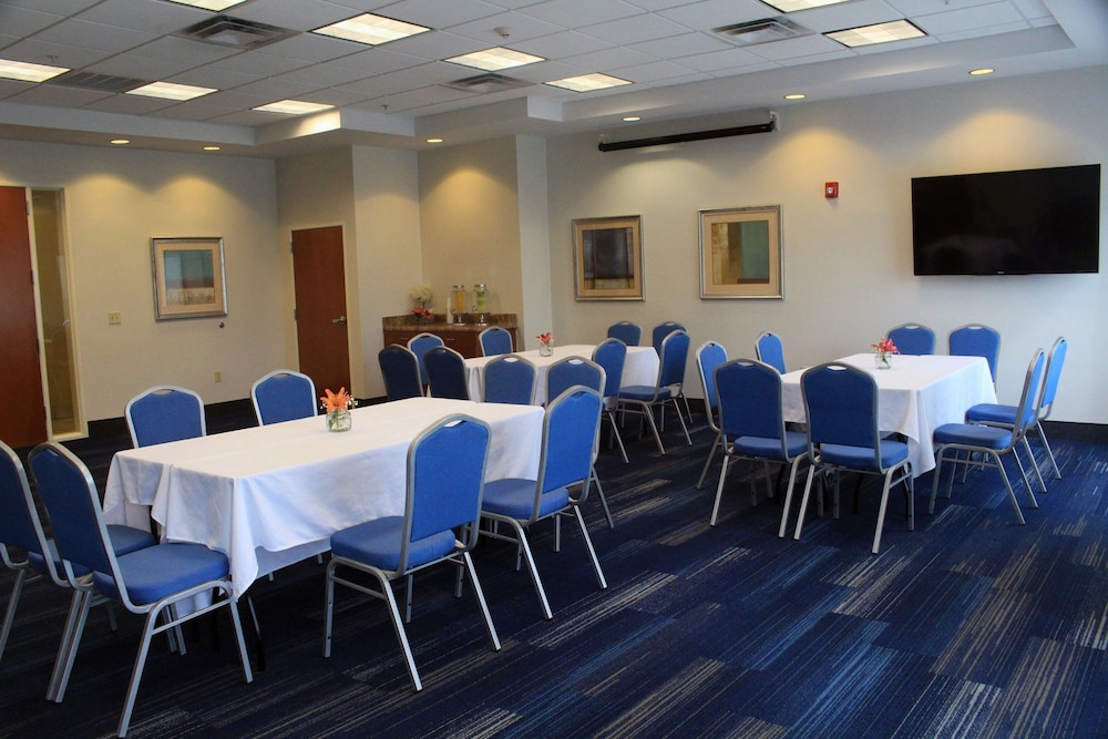 Holiday Inn Express Leland - Wilmington Area 64/71