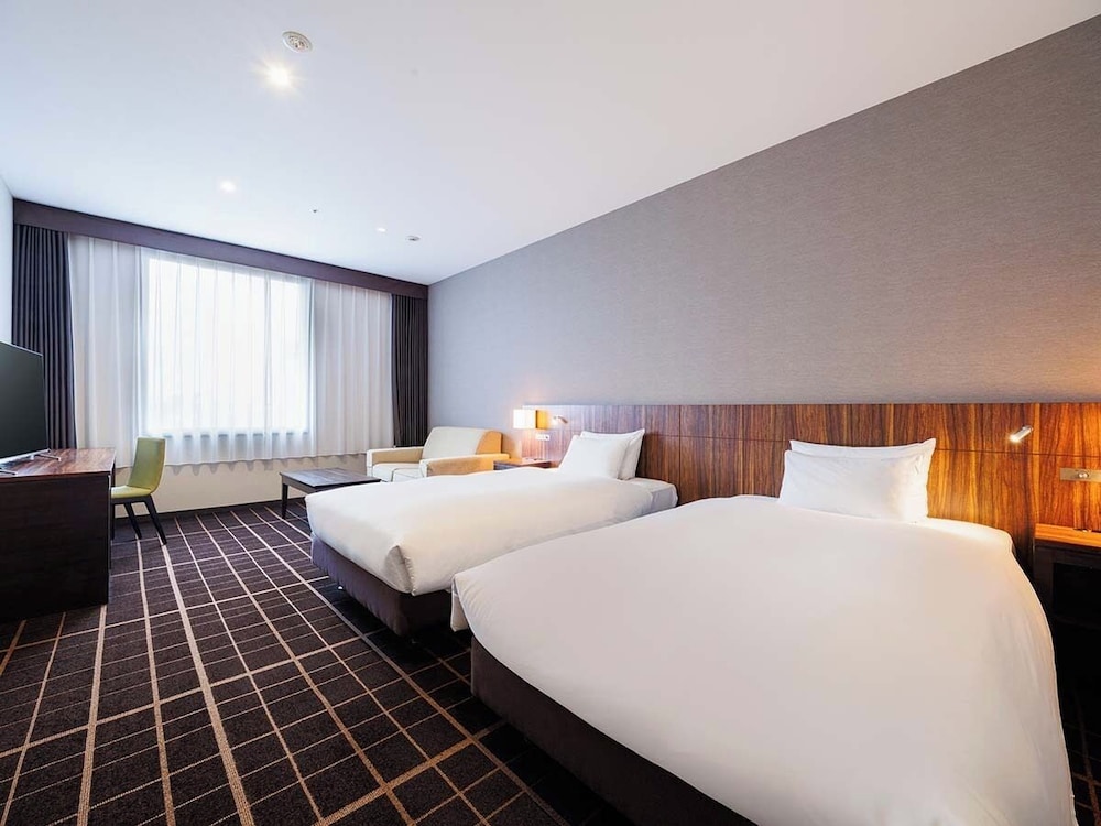 ROOM, SINGLE, TWIN BEDS