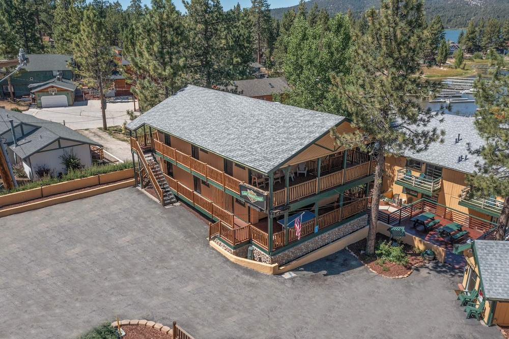 Big Bear Lakefront Lodge 4/50