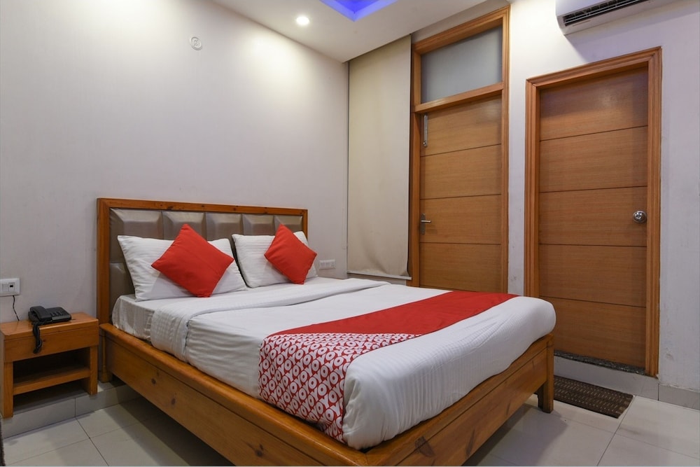 Airport Hotel Mahal 12/50