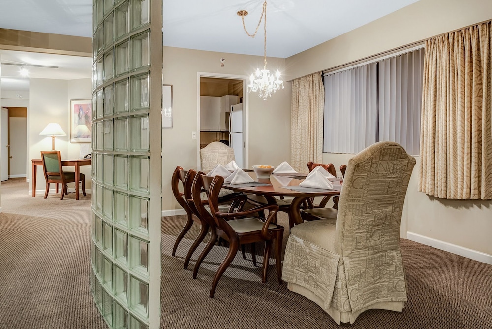The Rosellen Suites At Stanley Park 69/74