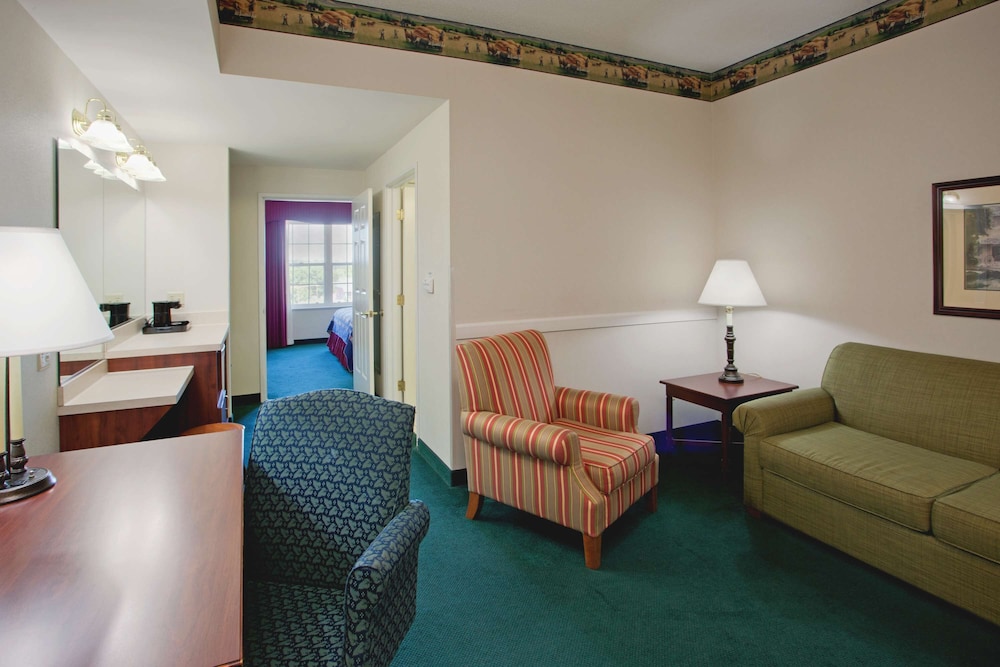 Parkview Inn & Suites, Lancaster Amish Country, PA 20/26