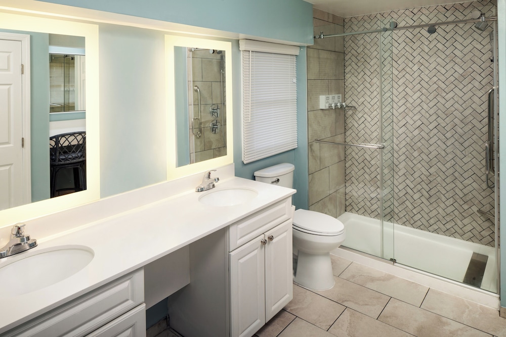 Surfside Hotel and Suites 53/57
