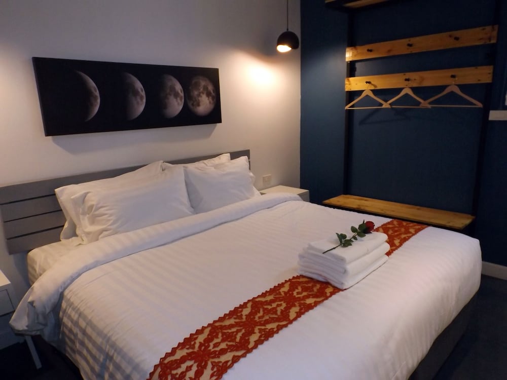Family Suite, King and Twin Beds, City View