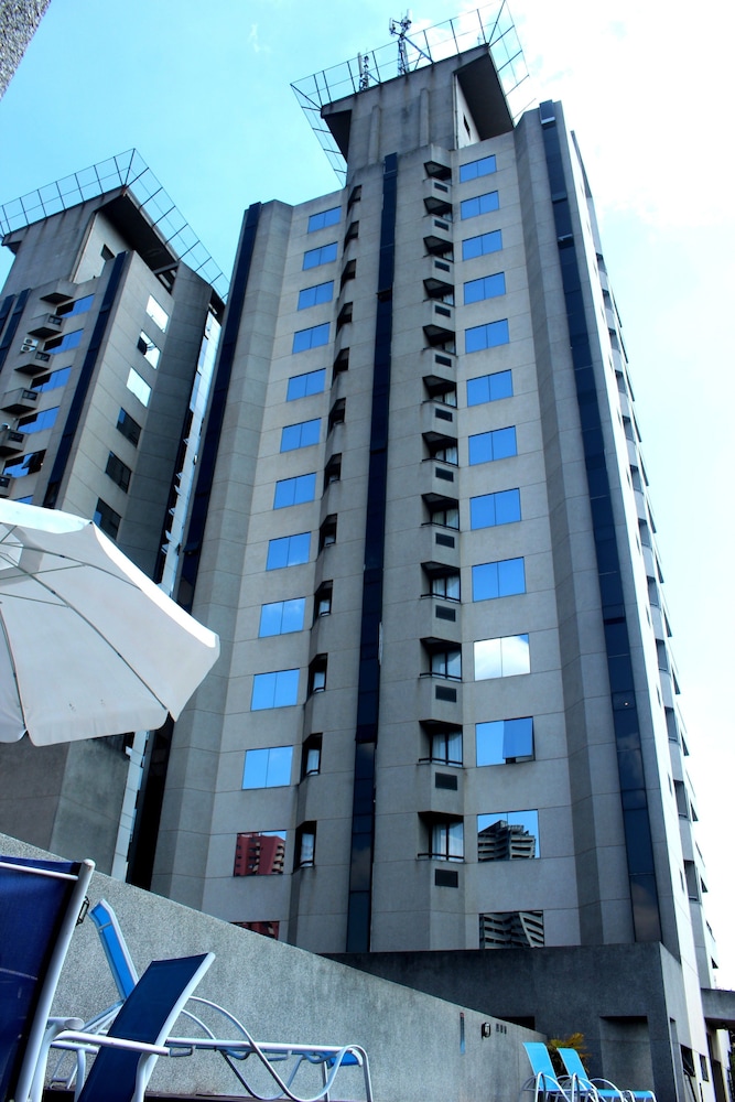 Twin Towers Flat 2/62