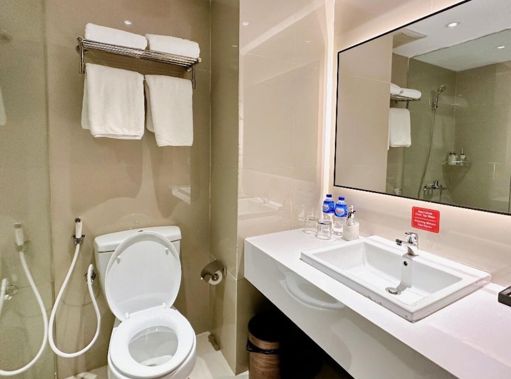 Aimas Hotel and Convention Centre 49/50
