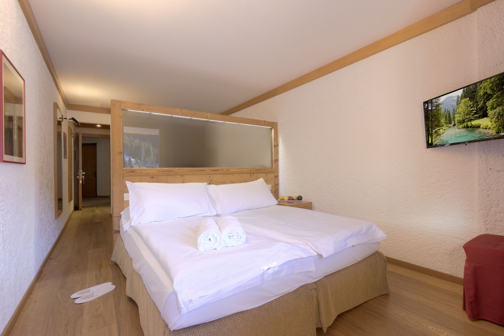 ROOM, TRIPLE