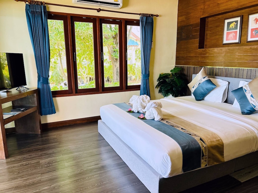 Bungalow, Double Bed, Beach Front, Sarocha Villa 7/10