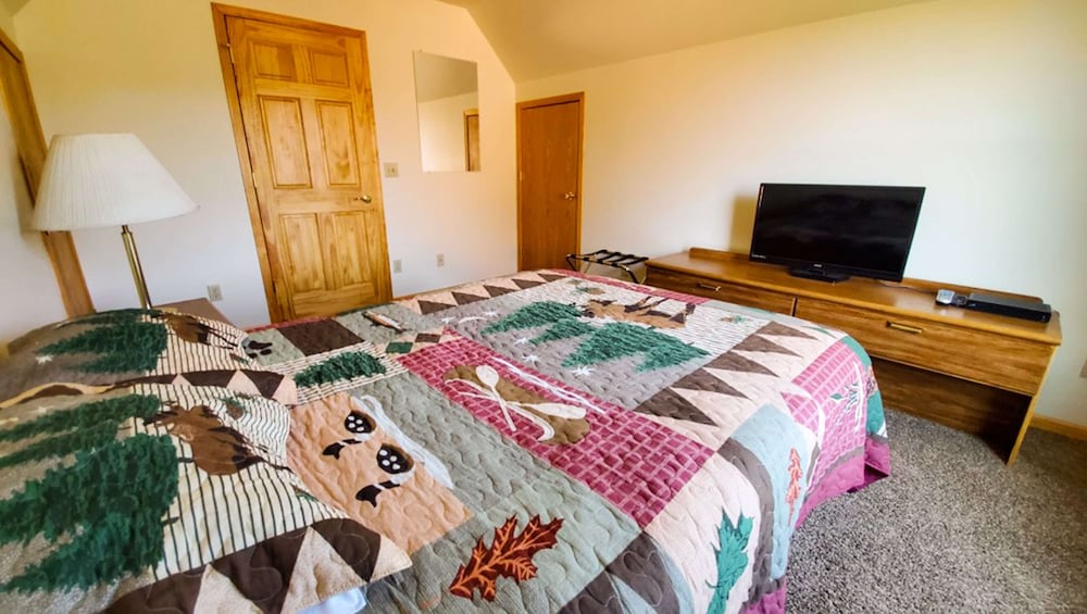 Jasper Ridge Inn Ishpeming 70/75