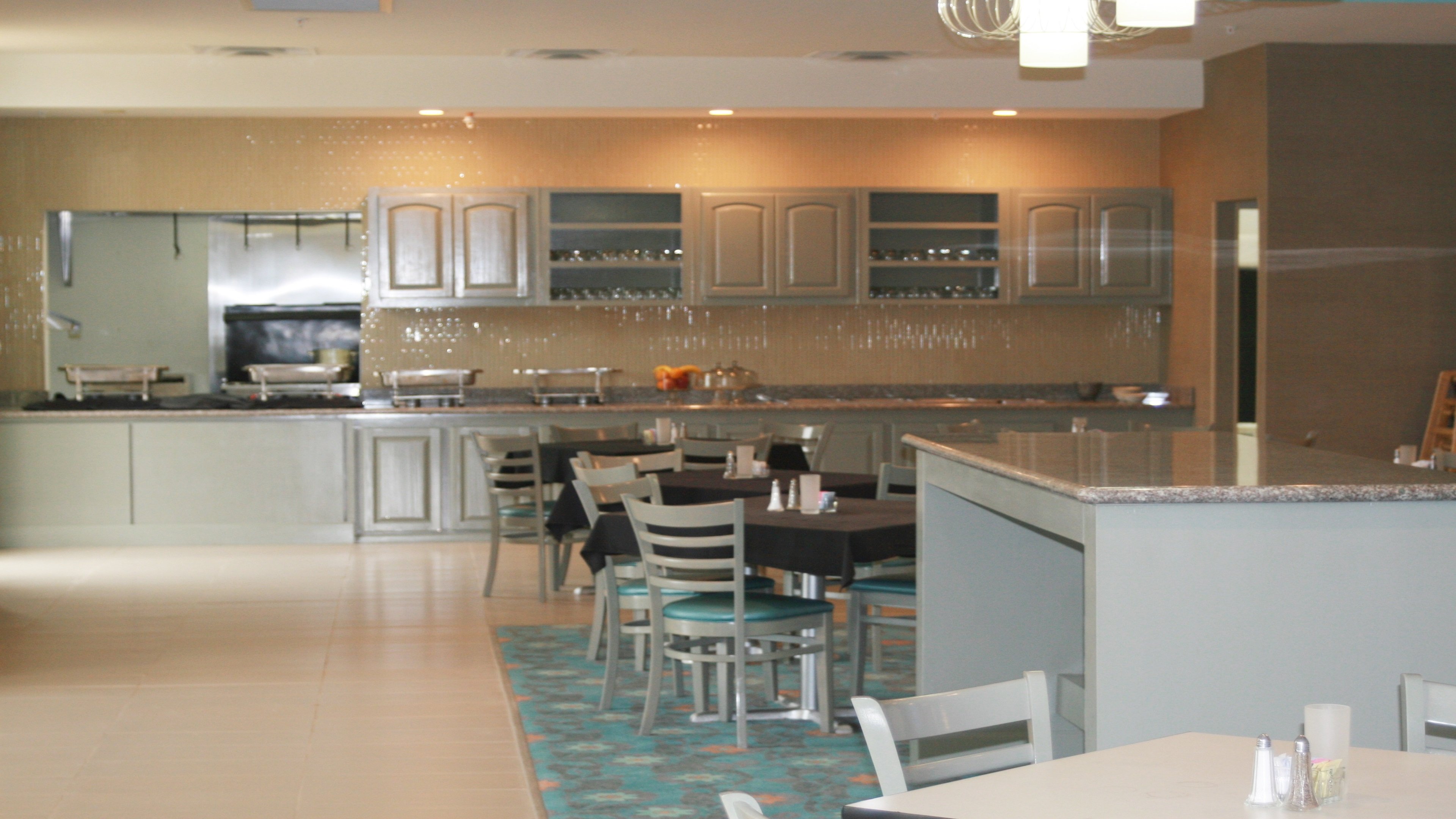 HOLIDAY INN GUIN 45/65