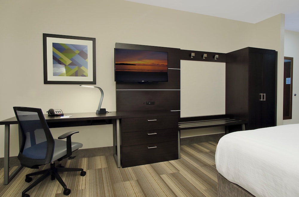 Holiday Inn Express And Suites Katy 47/54