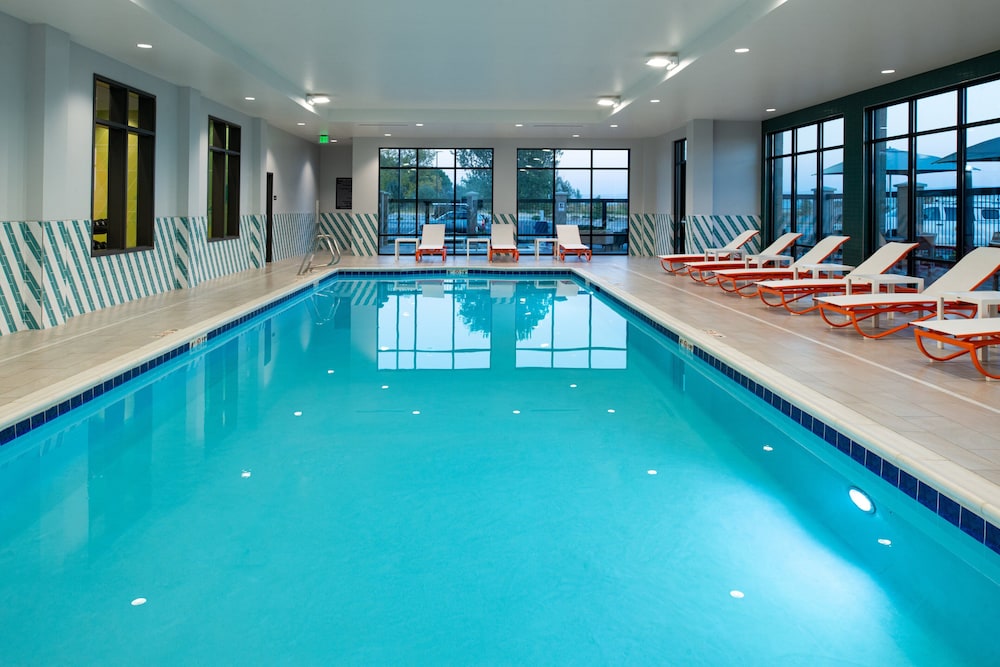 Holiday Inn Suites Idaho Falls 3/75