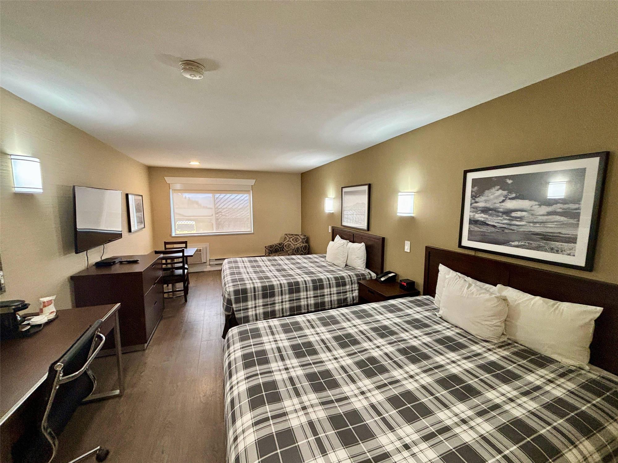 Efficiency, 2 Queen Beds