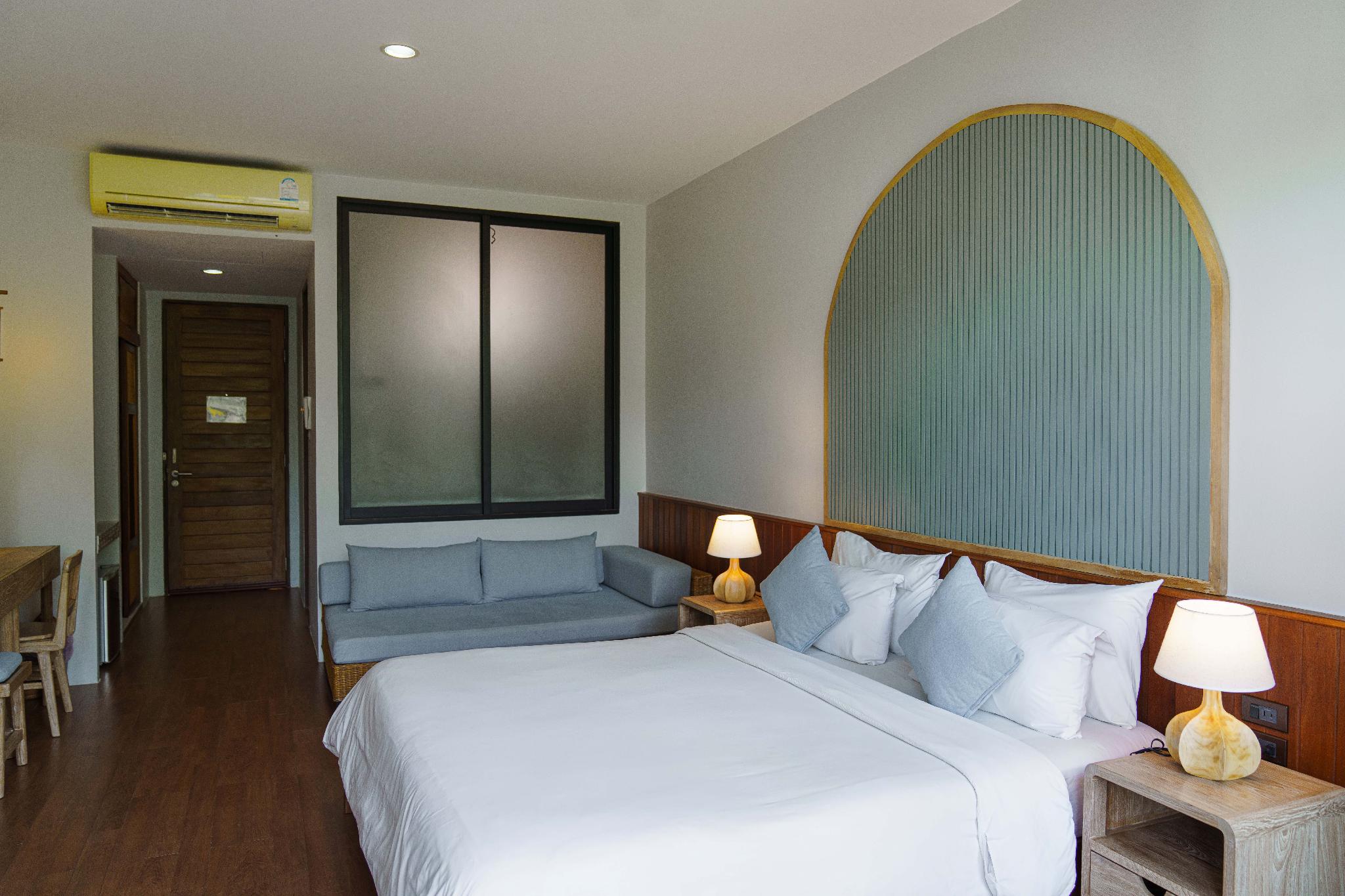 Superior, Queen Bed, Building 1