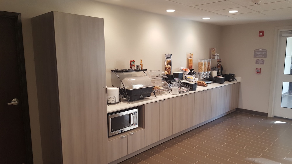 Microtel Inn And Suites By Wyndham Perry 32/41