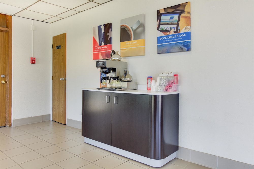 Wingate by Wyndham Geneva at SPIRE Academy 7/56