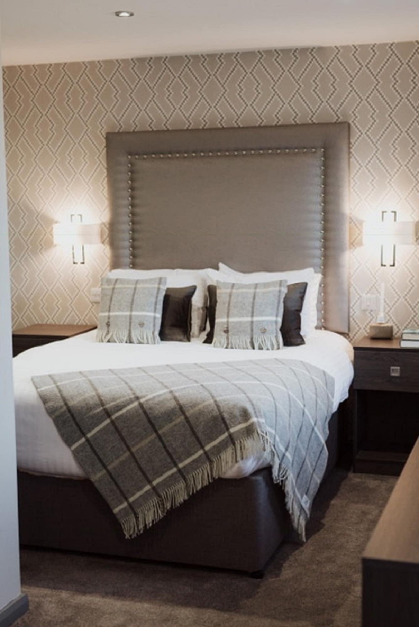 SUPERIOR, KING BED